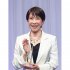 国会には出席拒否ばかりで、「日本ジュエリーベストドレッサー賞」表彰式には69分間も滞在（代表撮影）