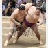 18年名古屋場所千秋楽、優勝の御嶽海（右）をやぶった一番（Ｃ）共同通信社