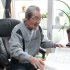 取材中の森本潔（Ｃ）日刊ゲンダイ