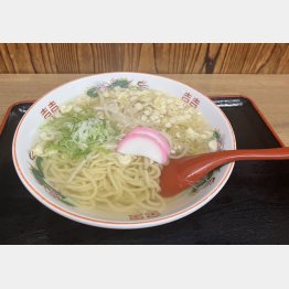 ご当地ラーメン「素ラーメン」（武蔵屋食堂）／（Ｃ）日刊ゲンダイ