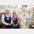 「よみた屋」の店主澄田喜広さんと妻で店長の佐藤佳奈さん（Ｃ）日刊ゲンダイ