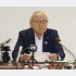 会見する福岡県議会の蔵内勇夫議長（Ｃ）共同通信社