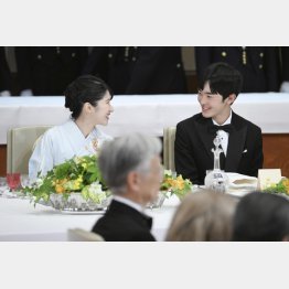 宮中晩餐会で笑顔でご歓談される愛子さまと悠仁さま（代表撮影）