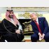 今は味方でも…（サウジのムハンマド皇太子と会談するトランプ米大統領＝昨2025年11月）／（Ｃ）ロイター