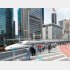 今年4月のイベントでは歩行者の目の前に新幹線が！（東京都都市整備局提供）