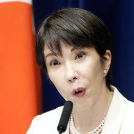 マサカのお色直しで会見（Ｃ）共同通信社