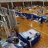 避難所となっている熊本県八代市の体育館で過ごす人たち（Ｃ）共同通信社