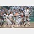 107年振り2度目の優勝を果たし歓喜の慶応ナイン＝2023年夏の甲子園（Ｃ）日刊ゲンダイ