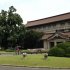 筆者が高校生だった2000年ごろ、東京国立博物館で刀剣を見入る若者はほとんどいなかったが……（Ｃ）日刊ゲンダイ