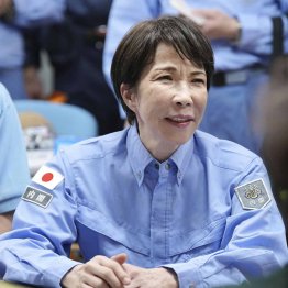 発災1週間（経って）で防災服（代表撮影）