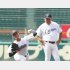 聖隷クリストファーの田中公隆監督とエース・高部陸投手（Ｃ）日刊ゲンダイ