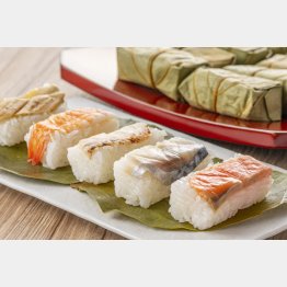赤色の天然色素の「アスタキサンチン」を含むサケやエビ、「コエンザイムQ10」を含む青魚のサバなどはおすすめ