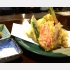 藤岡の酒場で「流輝」とともに夏野菜の天ぷらをつまむ（写真）大竹聡