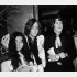 ヨーコもコーラスに（Ｃ）Larry Ellis／Express／Hulton Archive／ゲッティ／共同通信イメージズ