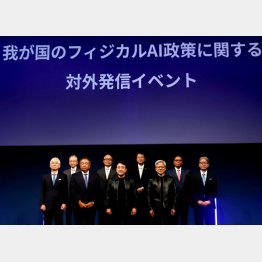 日本は世界のフィジカルAI競争に勝てるか（NECの森田隆之社長＝左端、経済産業省の「我が国のフィジカルAI政策に関する対外発信イベント」で）／（Ｃ）ロイター