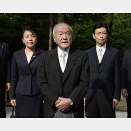 党執行部の集団参拝は異例（Ｃ）共同通信社