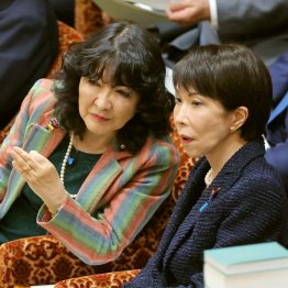片山さつき財務相（左）が離れると、高市首相にはいよいよ相談相手がいなくなる（Ｃ）日刊ゲンダイ