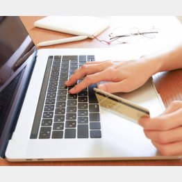クレジットカード情報は保存せず、その都度入力