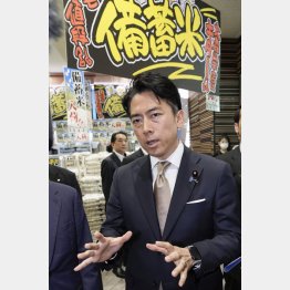 じゃぶじゃぶ作戦大失敗（小泉進次郎農相＝2025年当時）／（Ｃ）共同通信社