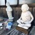 佐久島の「正念寺」の海神さま（右）と「謎の像」の足元にちいかわグッズが（Ｃ）日刊ゲンダイ