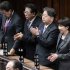 衆院本会議で皇室典範などの改正案が可決され、拍手する高市首相（右端）ら（Ｃ）日刊ゲンダイ