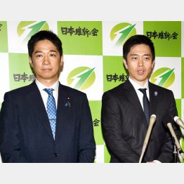 強力なカードを手にする（Ｃ）日刊ゲンダイ
