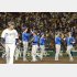 阪神に勝利しタッチを交わすDeNAナイン＝6日、甲子園（Ｃ）共同通信社