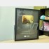 YouTubeで登録者100万人を突破した人に贈呈される「金の盾」。今はデザインが変更になっているので貴重なもの。（Ｃ）日刊ゲンダイ