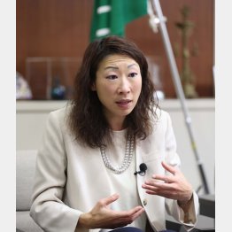 圧勝で再選された岸本聡子杉並区長（Ｃ）日刊ゲンダイ