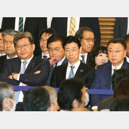 裏金疑惑旧安倍派5人衆といわれたうちの3人、左から萩生田光一、西村康稔、松野博一の3氏（＝2023年の清和会パーティーで）／（Ｃ）日刊ゲンダイ