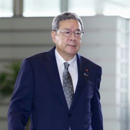 スネに傷あり（中司宏規制改革相）／（Ｃ）共同通信社