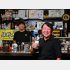武内英樹監督（カウンター奥は経営者の元阪神投手・川尻哲郎氏）／（Ｃ）日刊ゲンダイ