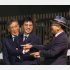 昨年の日テレ杯で矢作調教師（右）と談笑する藤田晋氏（中央）。奥はノーザンファーム代表の吉田勝已氏（Ｃ）日刊ゲンダイ
