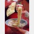 安くて美味しくてボリュームのあるラーメンが食べられなくなる…（Ｃ）日刊ゲンダイ