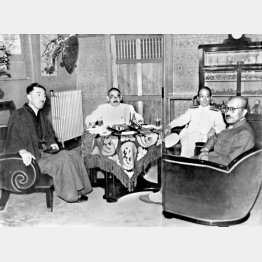 国防・外交の四者会談。後に「荻窪会談」と呼ばれる（左から近衛文麿首相、外相候補の松岡洋右、留任予定の吉田善吾海相、陸相候補の東條英機中将、1940＝昭和15＝年7月19日、東京・荻窪の荻外荘）／（Ｃ）共同通信社