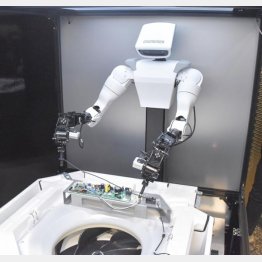 日立製作所のAIロボット（Ｃ）共同通信社