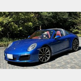 ポルシェ911を運転する筆者（本人提供）