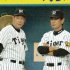 試合を見守る星野監督（右）と田淵コーチ（Ｃ）日刊ゲンダイ