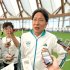 出雲ドームで報道陣に囲まれた青学大の原晋監督（Ｃ）日刊ゲンダイ