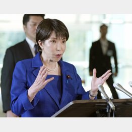 「日本のアイロン（がけ）レディー」が今度は化粧直しを言い訳に（Ｃ）共同通信社