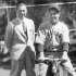 カブス・オーナーのフィリップ・リグレー氏（左）と羊に跨りポーズをとる後の監督のチャーリー・グリム内野手＝1934年（Ｃ）ロイター／ZUMA Press Wire