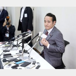 簗問題は、国民から猛批判（Ｃ）共同通信社