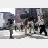 ジメッとして暑かった＝昨21日、東京・銀座（Ｃ）共同通信社