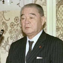 自民党の金丸信幹事長（Ｃ）共同通信社