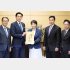 出口戦略はあるのか（小林鷹之自民党政調会長＝左2＝から、提言を受け取る高市首相）／（Ｃ）共同通信社
