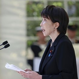 自衛隊殉職隊員追悼式で追悼の辞を述べる高市首相（代表撮影）