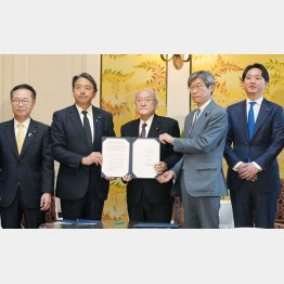 とんだ茶番でエイヤッの3党合意（Ｃ）日刊ゲンダイ
